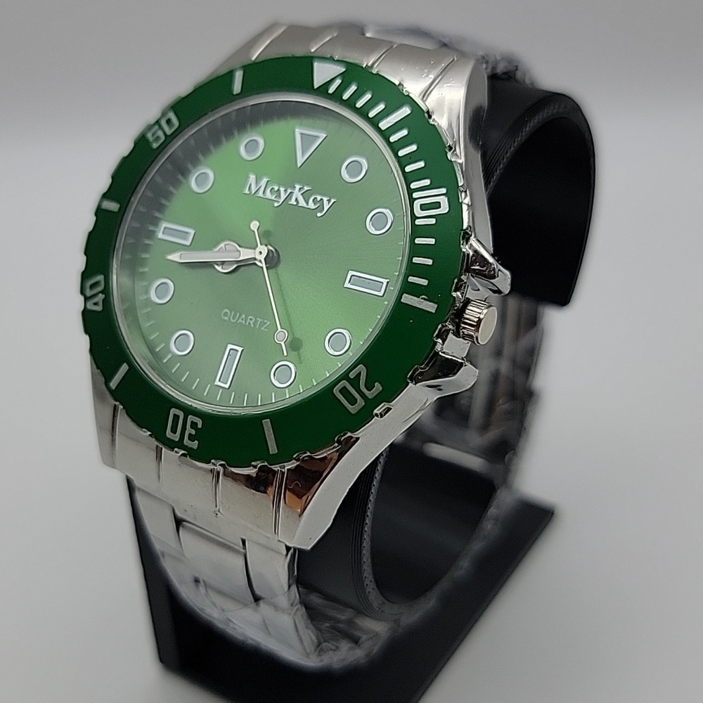 NEW McYKcy Green Dial Stainless Steel Quartz 43mm Mens Watch Illuminated Hands